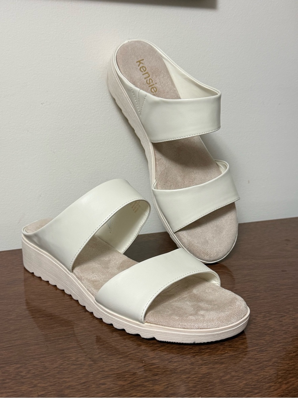 Kensie Sandals Padded Footbed Easy On Strap Wedge Heel Endy Comfort 10 Beige